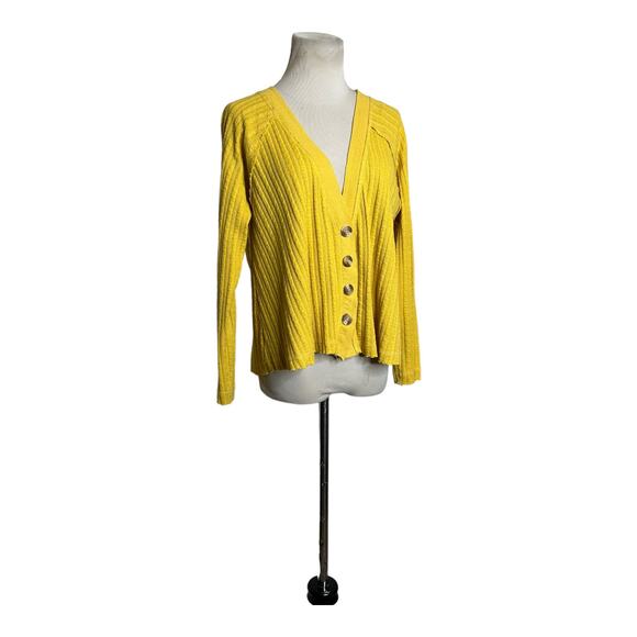 Very J  Mustard Yellow Crop Oversized Buttoned Cardigan size Small - Picture 9 of 10